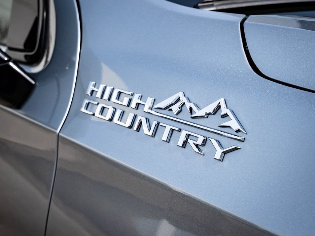 Used 2025 Chevrolet Tahoe High Country AWD/4WD image 9