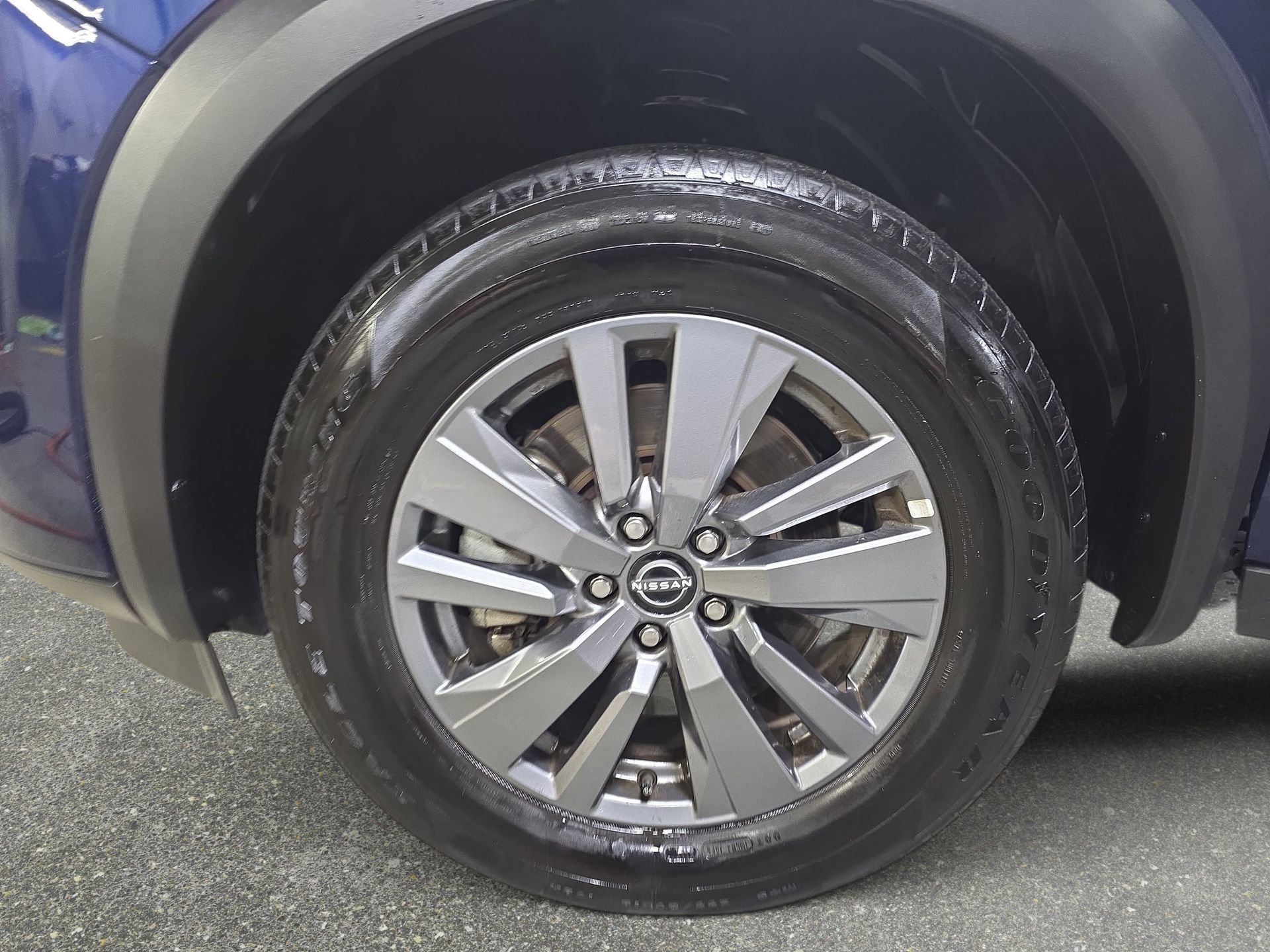 Used 2025 Nissan Pathfinder SV FWD image 31