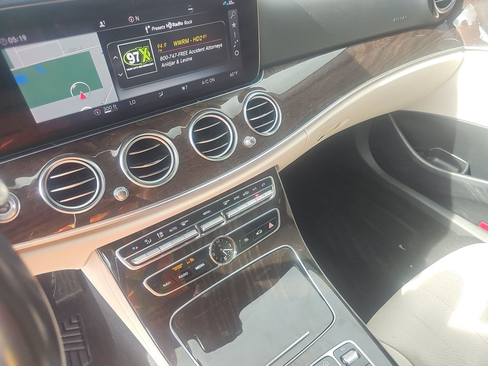 Used 2019 Mercedes-Benz E 300 w/ Premium 1 Package image 8