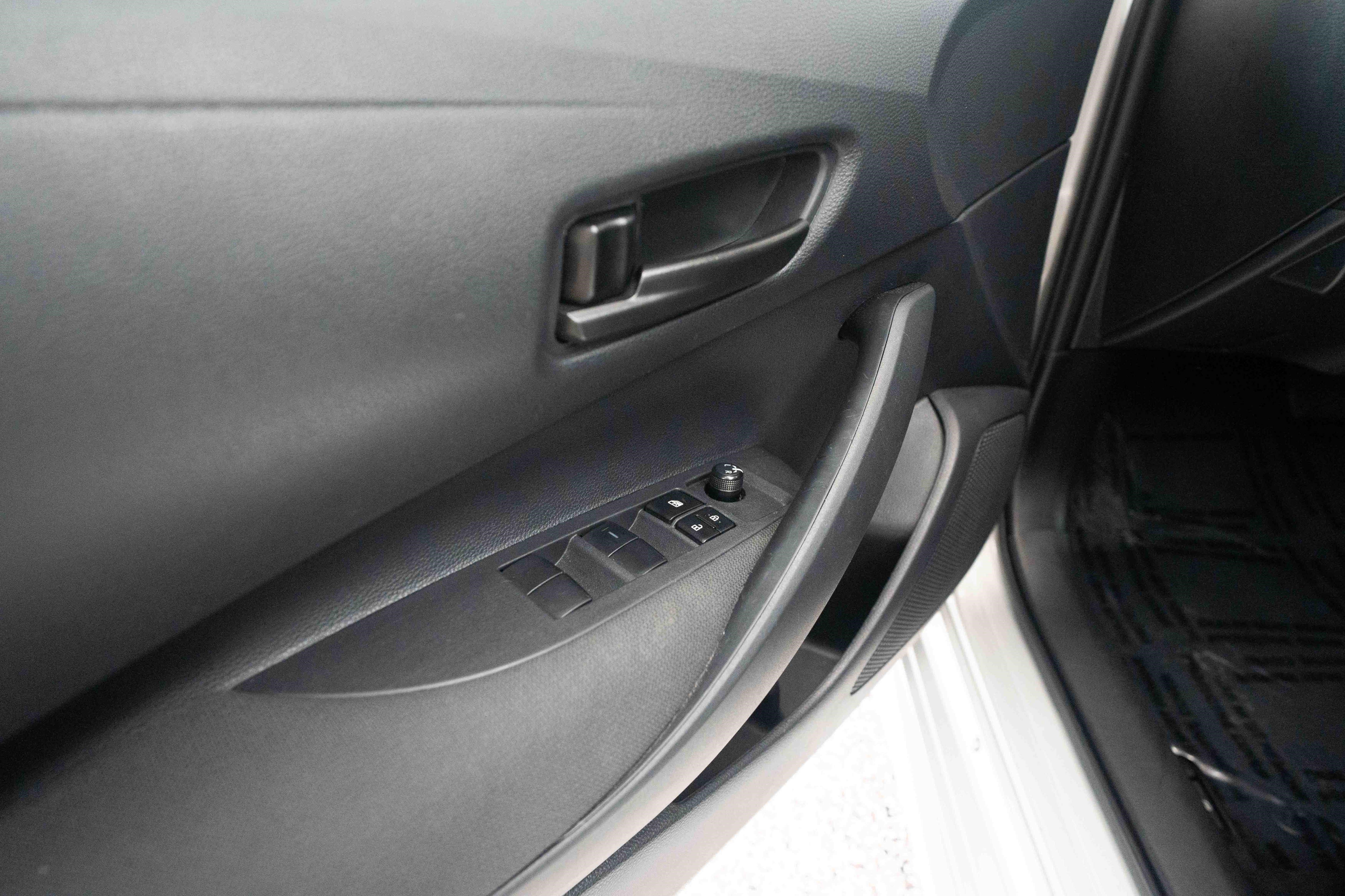 Used 2025 Toyota Corolla LE FWD image 7