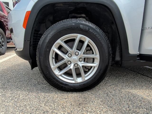 Used 2024 Jeep Grand Cherokee L Laredo AWD/4WD image 31
