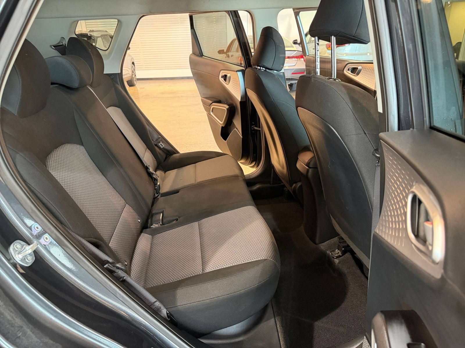 Used 2025 Kia Soul LX w/ LX Technology Package FWD image 36