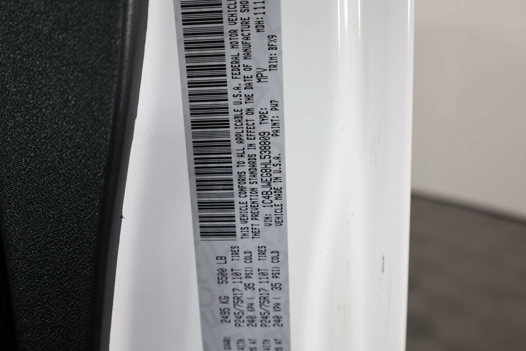 Used 2017 Jeep Wrangler 75th Anniversary image 39