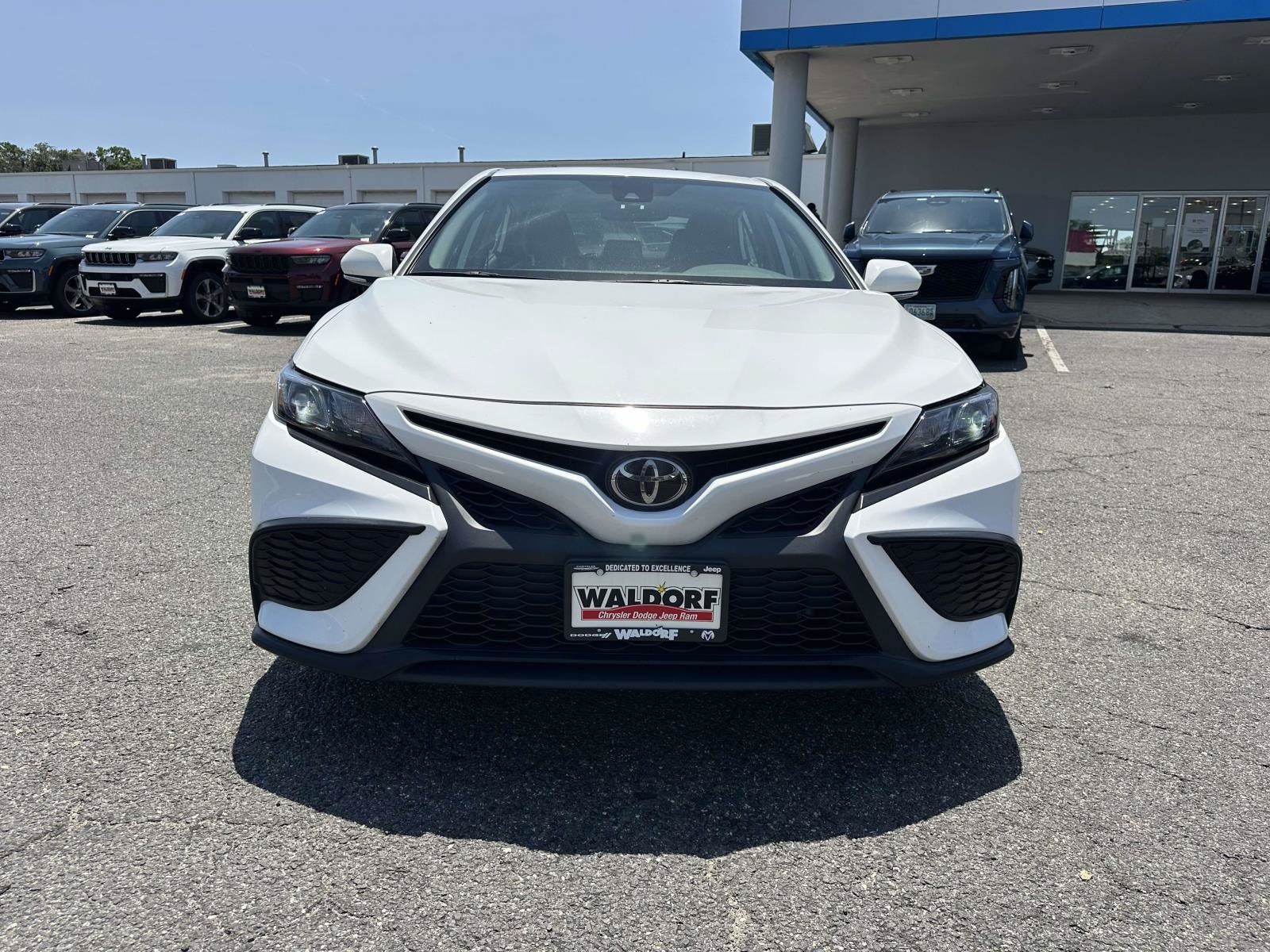 Used 2024 Toyota Camry SE w/ Cold Weather Package FWD image 2