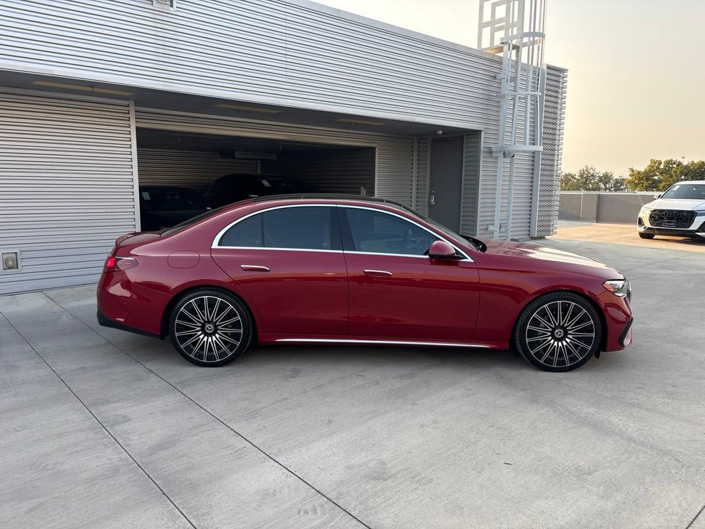 Used 2025 Mercedes-Benz E 350 4MATIC Sedan image 4