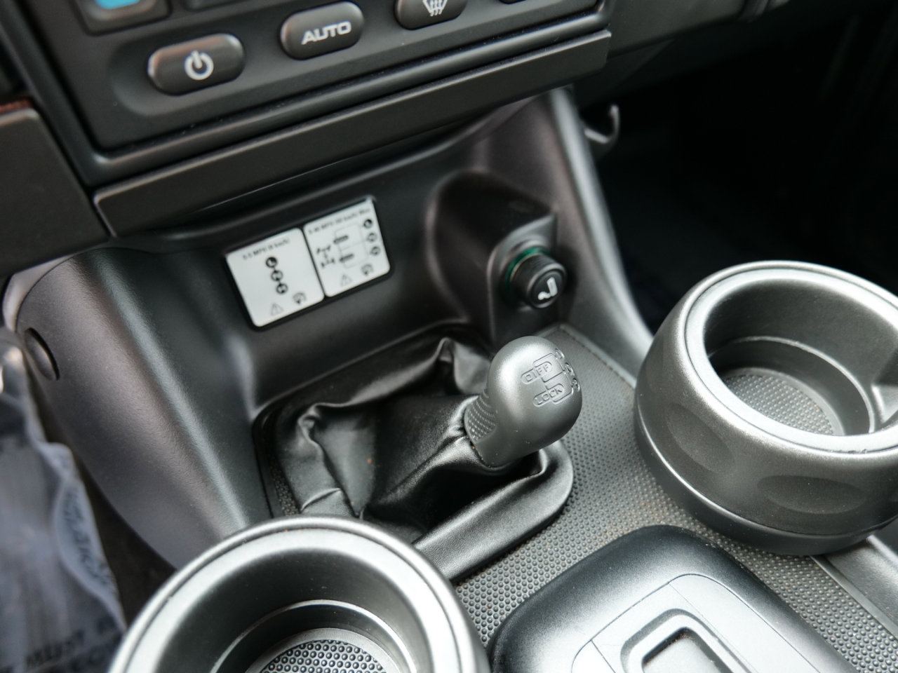 Used 2004 Land Rover Discovery SE image 28