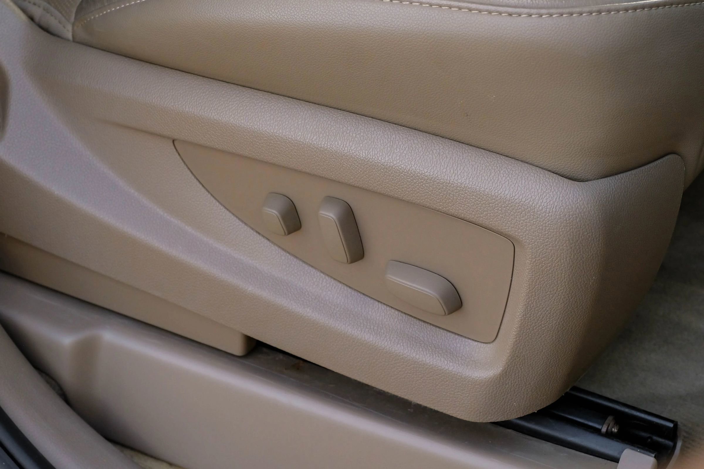 Used 2015 Chevrolet Suburban LTZ image 43