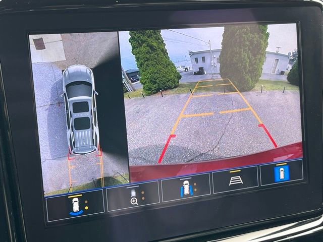 Used 2022 Chevrolet Traverse LT w/ LT Premium Package image 16