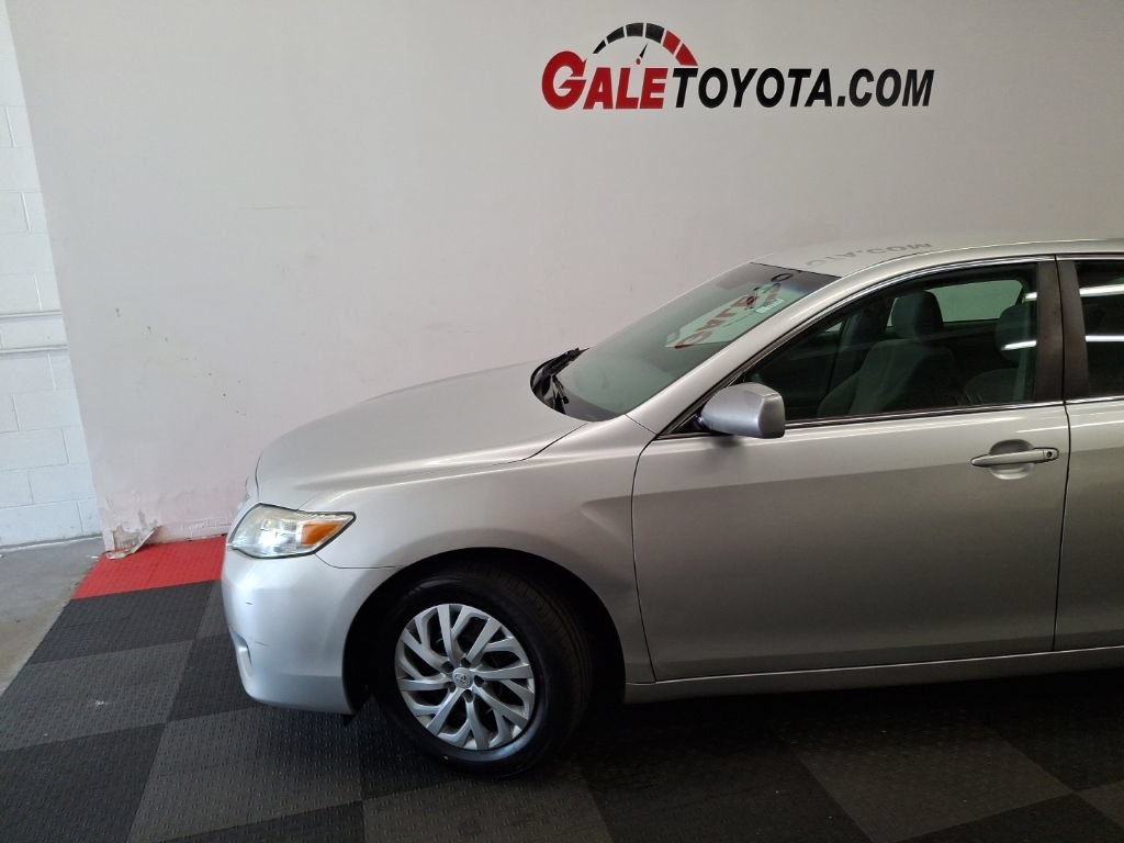 Used 2010 Toyota Camry FWD image 4