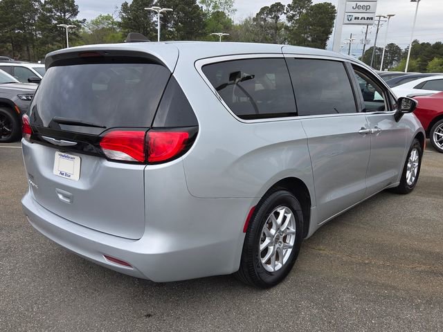 Used 2023 Chrysler Voyager LX image 13