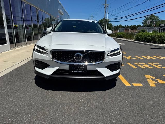 Certified 2025 Volvo V60 B5 Cross Country Plus AWD/4WD image 7