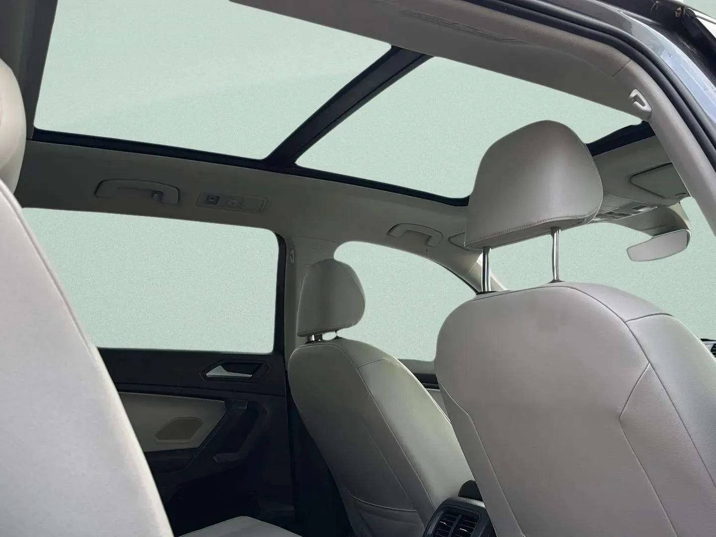 Used 2021 Volkswagen Tiguan SEL image 18