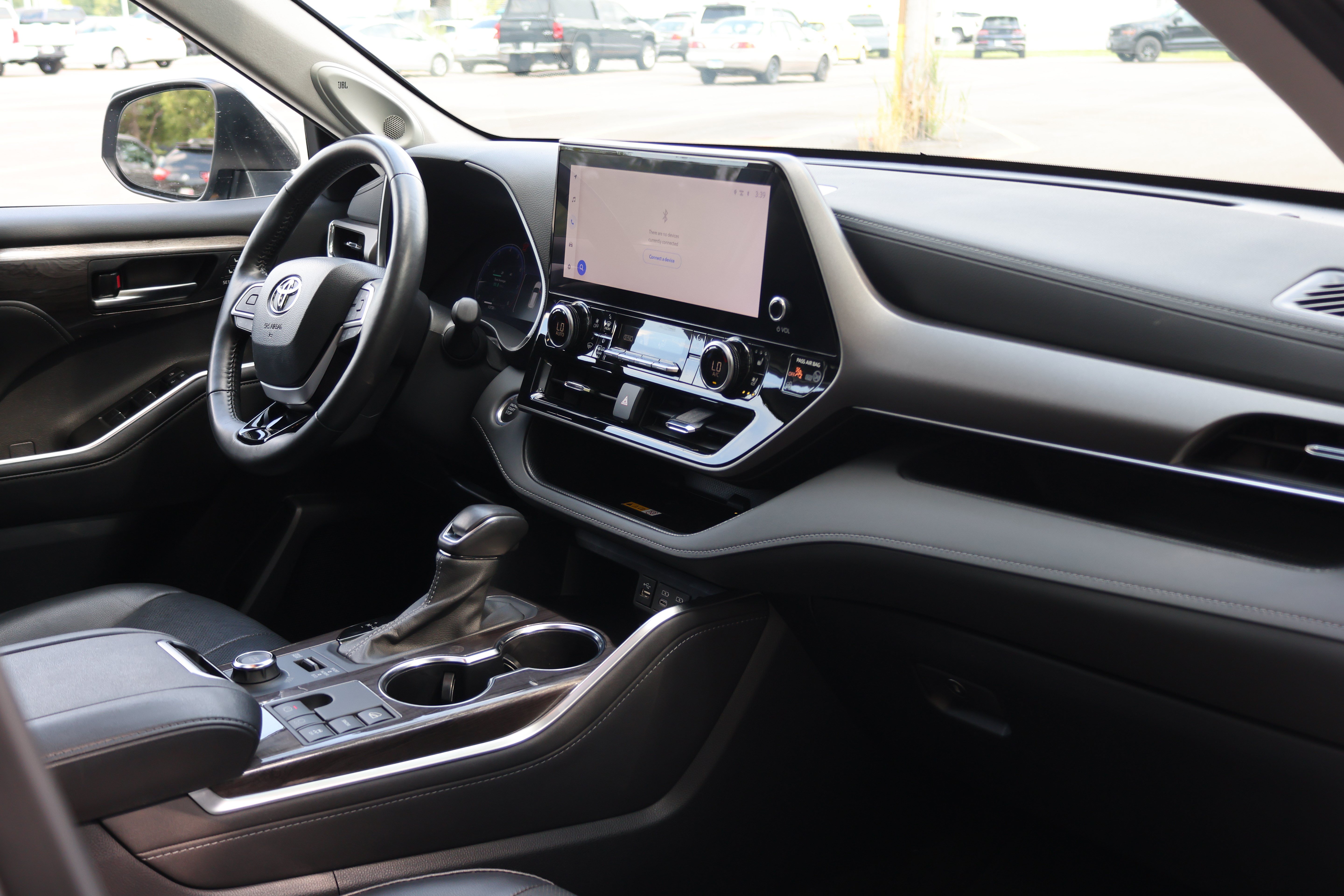 Certified 2024 Toyota Highlander Limited AWD/4WD image 39