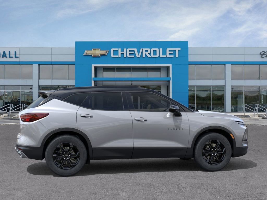New 2026 Chevrolet Blazer LT w/ Sound & Technology Package AWD/4WD image 5