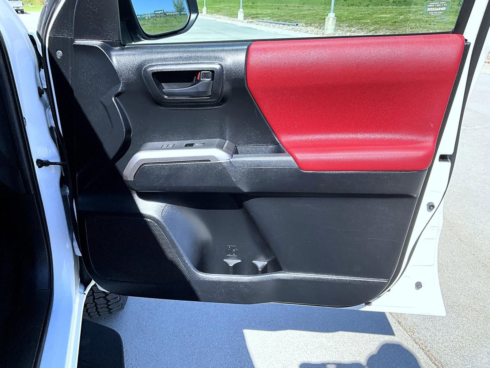 Used 2022 Toyota Tacoma SR5 AWD/4WD image 17