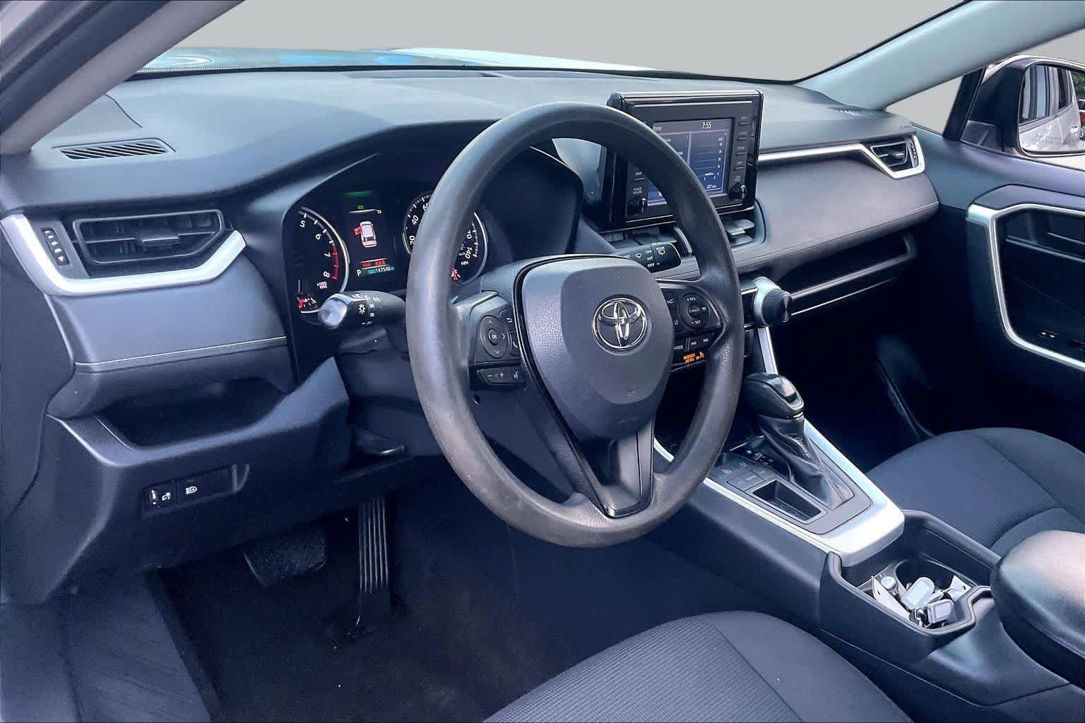 Used 2019 Toyota RAV4 LE FWD image 15