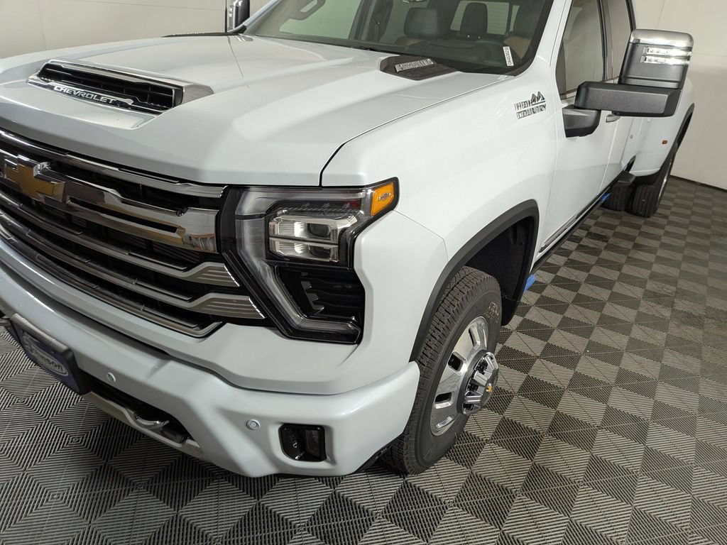 New 2026 Chevrolet Silverado 3500 High Country w/ High Country Premium Package AWD/4WD image 9