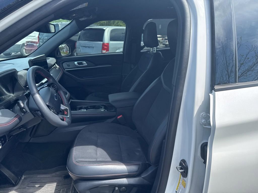 Used 2025 Ford Explorer ST AWD/4WD image 10