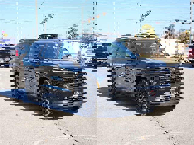 New 2026 Chevrolet Traverse LT w/ Midnight/Sport Edition image 3