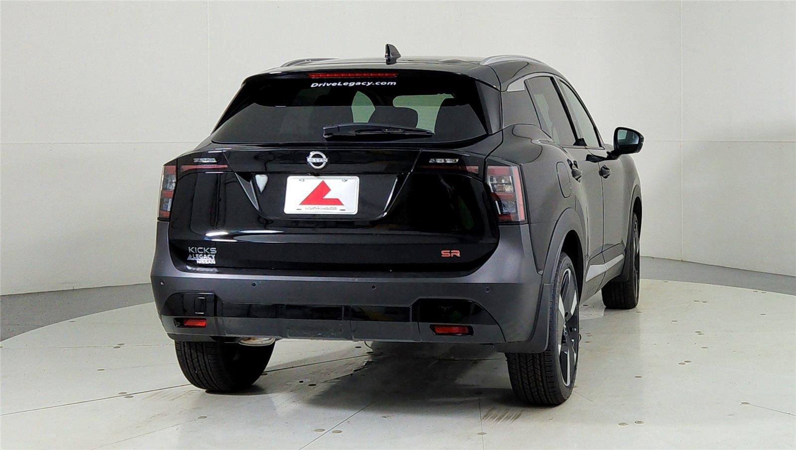 Used 2025 Nissan Kicks SR FWD image 6