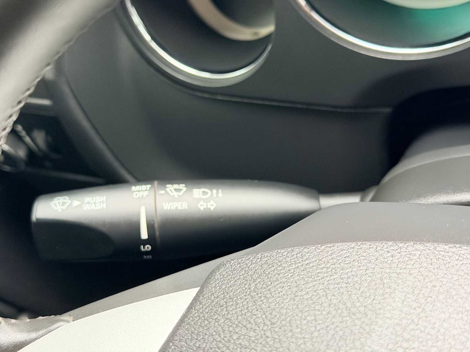 Used 2013 Dodge Challenger R/T image 23