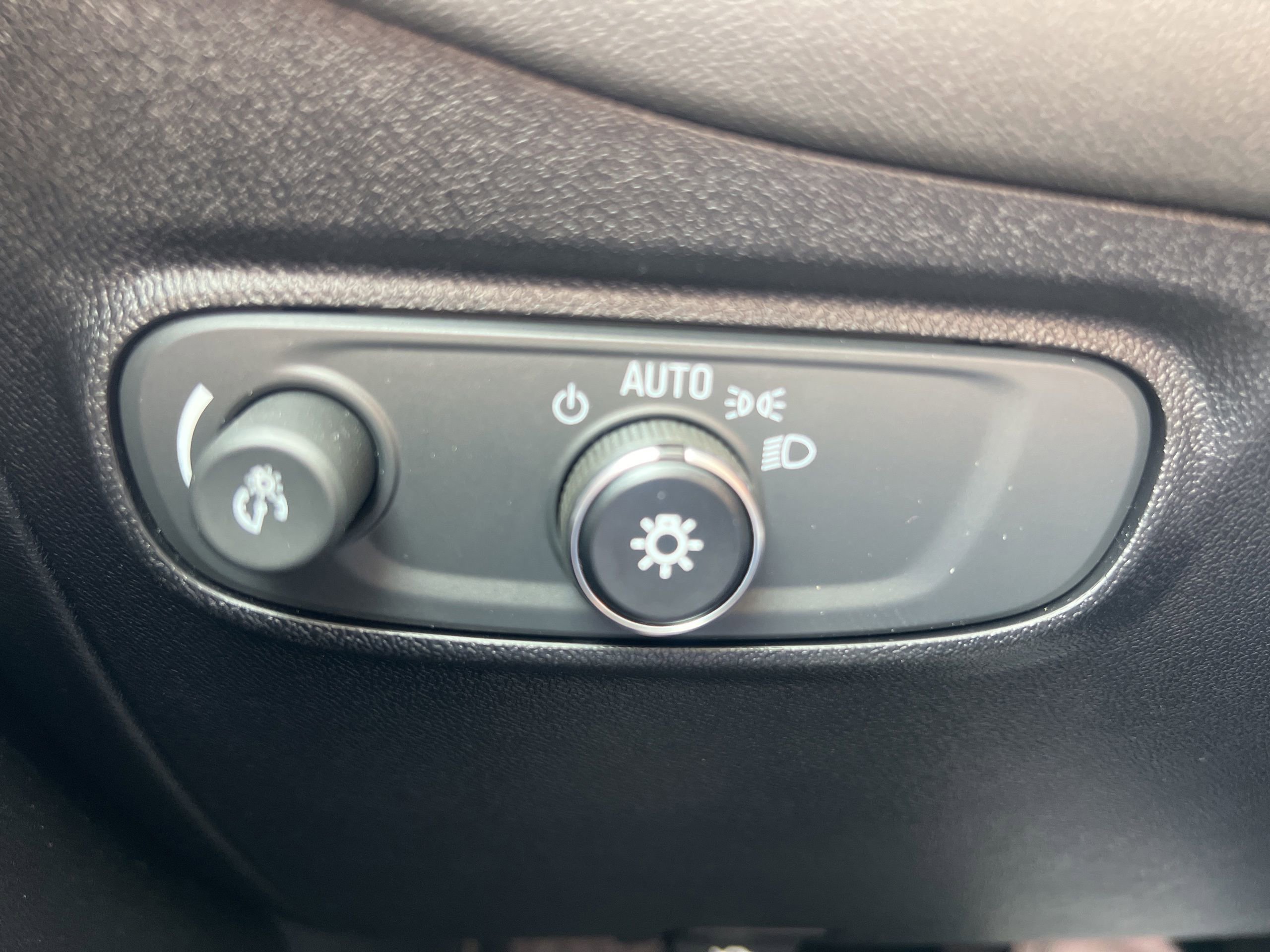 Used 2019 Chevrolet Equinox LT FWD image 19