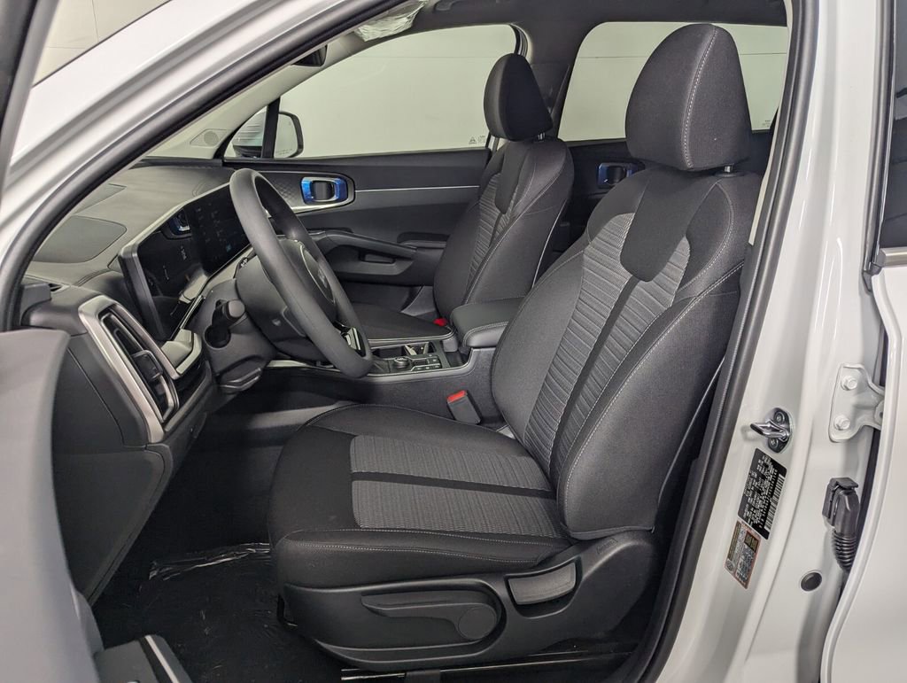 New 2025 Kia Sorento LX image 12