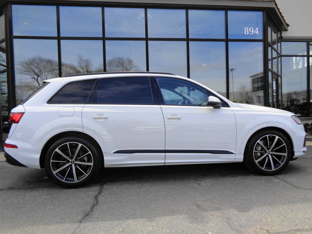 Used 2023 Audi Q7 3.0T Prestige w/ Prestige Package image 4