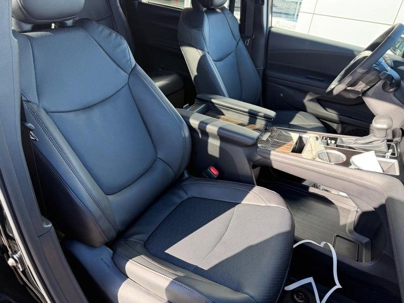 Used 2026 Toyota Sienna Limited image 11