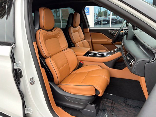 New 2026 Lincoln Aviator Black Label w/ Jet Appearance Package AWD/4WD image 23