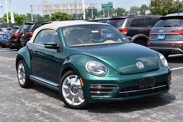 Used 2017 Volkswagen Beetle 1.8T SEL FWD image 2