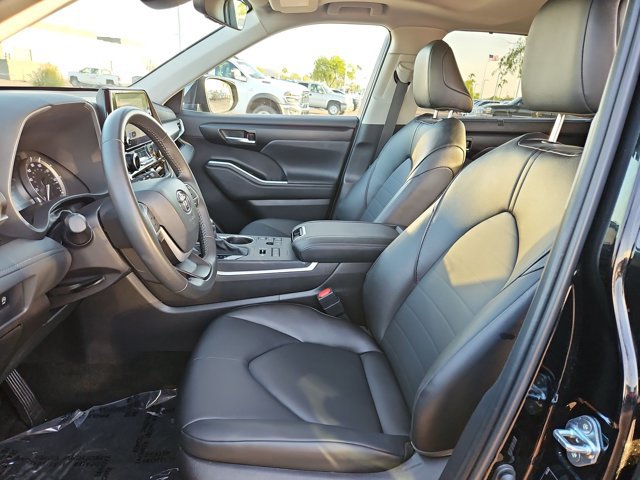 Used 2022 Toyota Highlander L FWD image 22