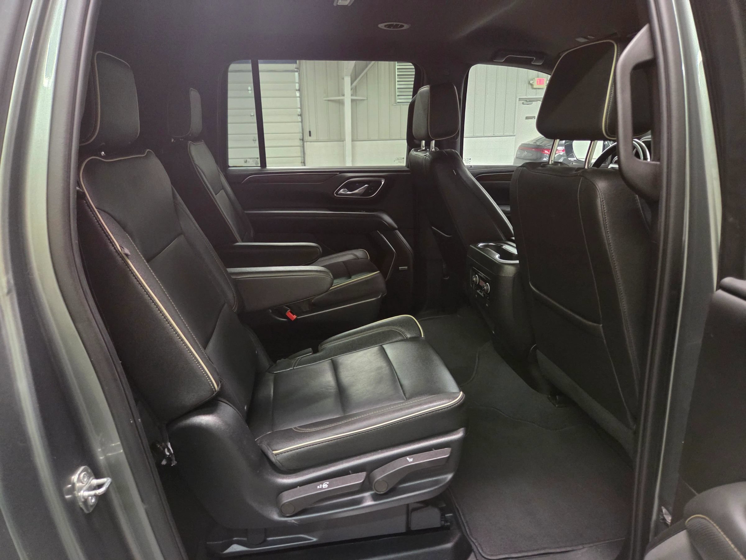 Used 2023 Chevrolet Suburban Premier RWD image 33