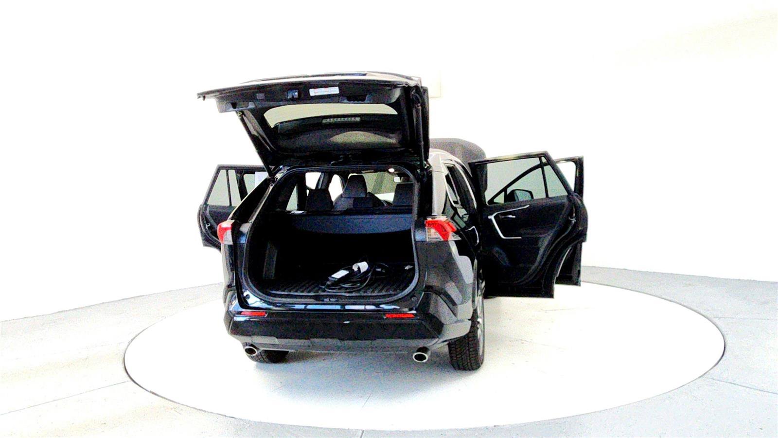 Certified 2022 Toyota RAV4 SE image 11