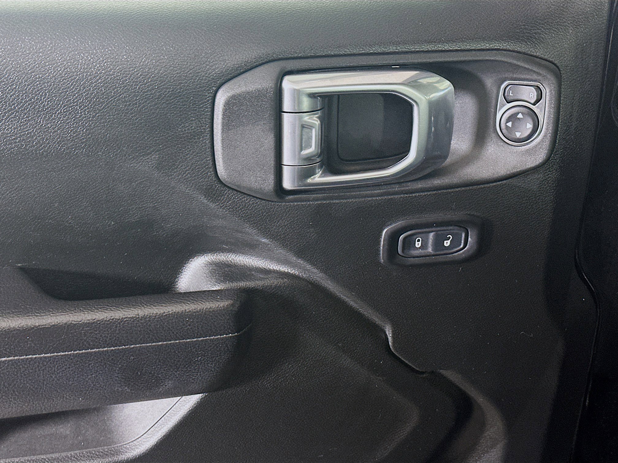 Used 2022 Jeep Wrangler Sport S AWD/4WD image 15