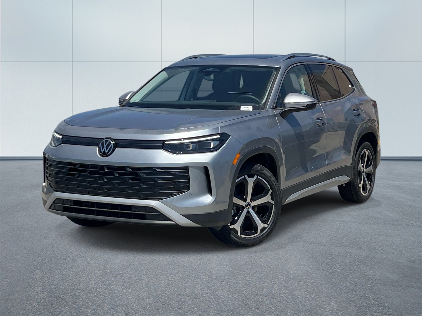 New 2026 Volkswagen Tiguan SE FWD image 1