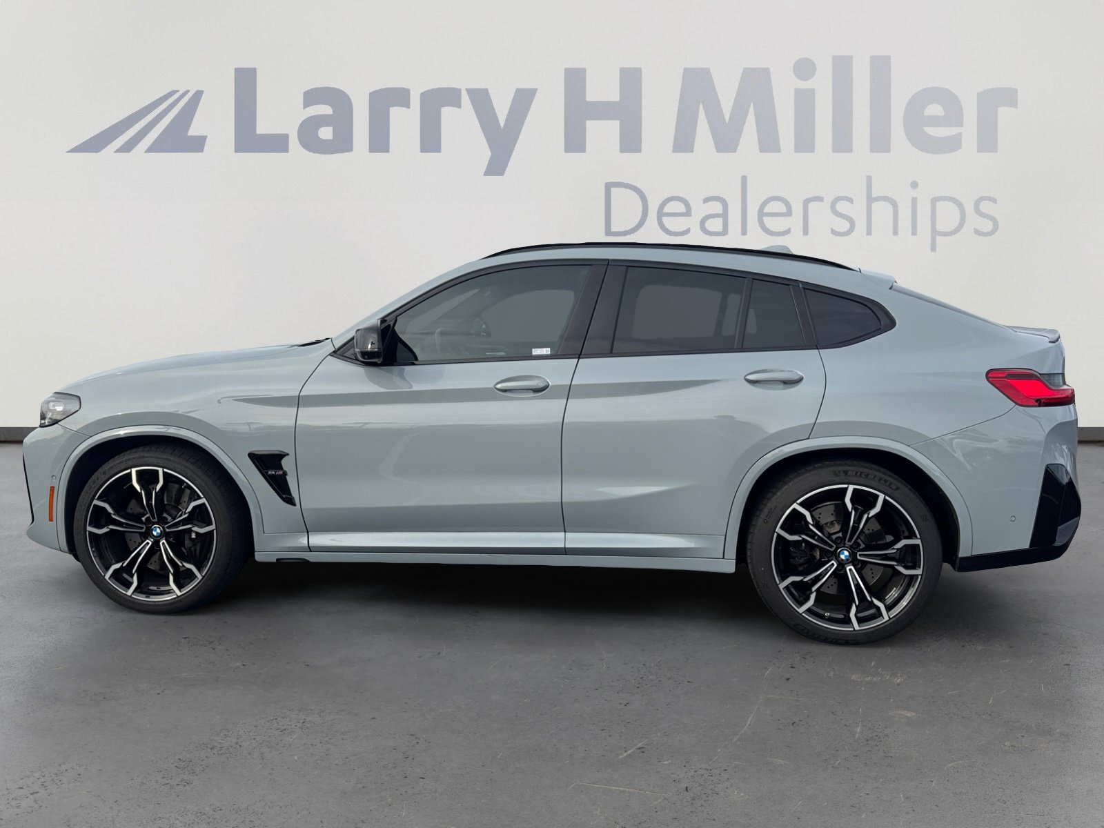 Used 2025 BMW X4 M w/ Competition Package image 2