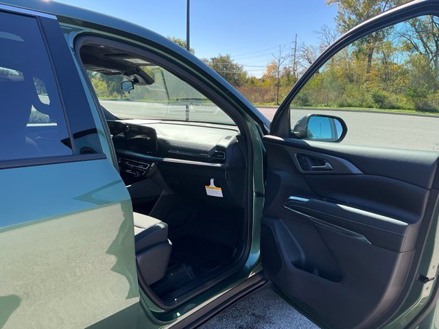 New 2027 Chevrolet Traverse LT w/ Sun and Wheel Package AWD/4WD image 17