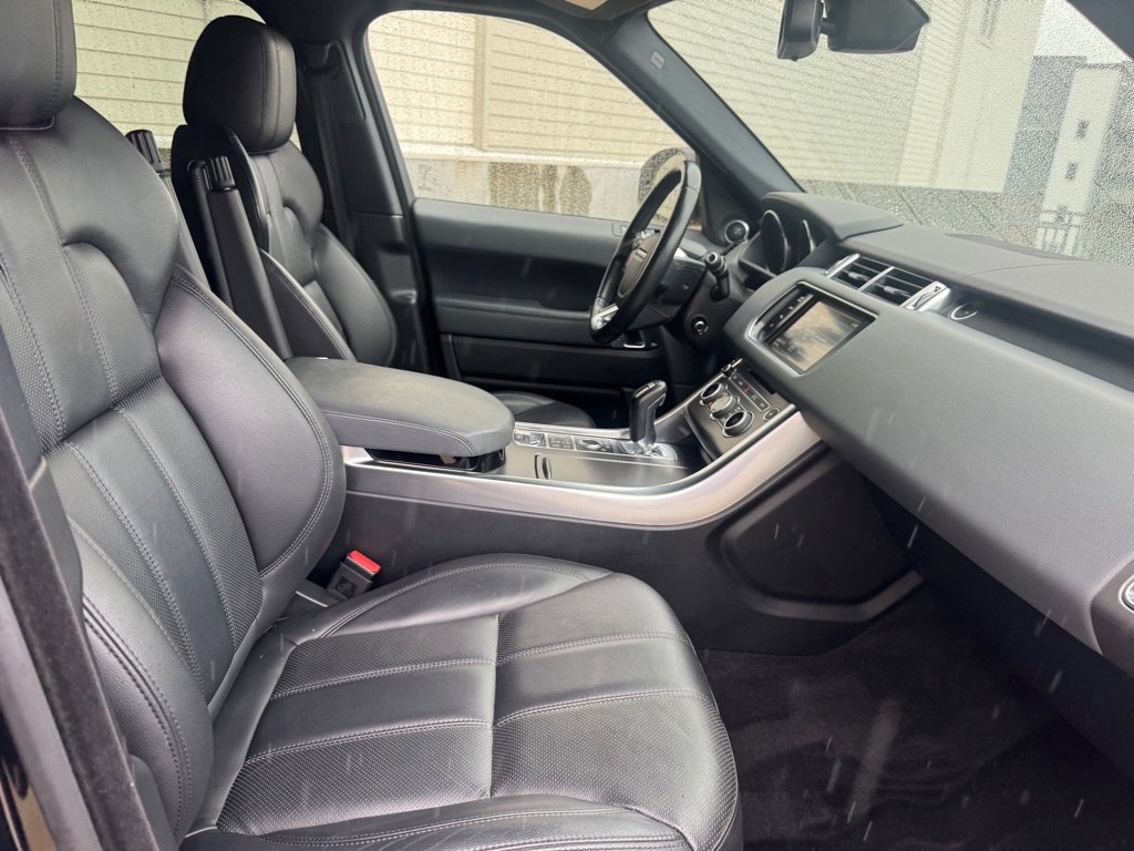 Used 2015 Land Rover Range Rover Sport SE image 27