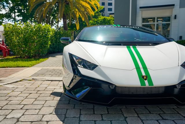 Used 2023 Lamborghini Huracan Tecnica RWD image 6
