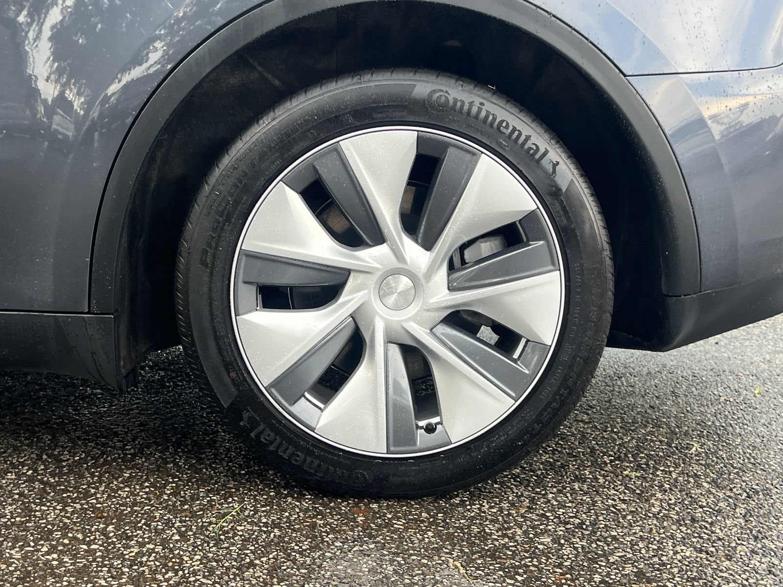 Used 2023 Tesla Model Y Long Range AWD/4WD image 31
