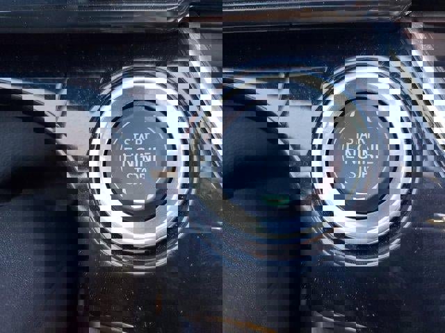 Used 2025 Chevrolet Trax RS w/ Sunroof Package FWD image 30