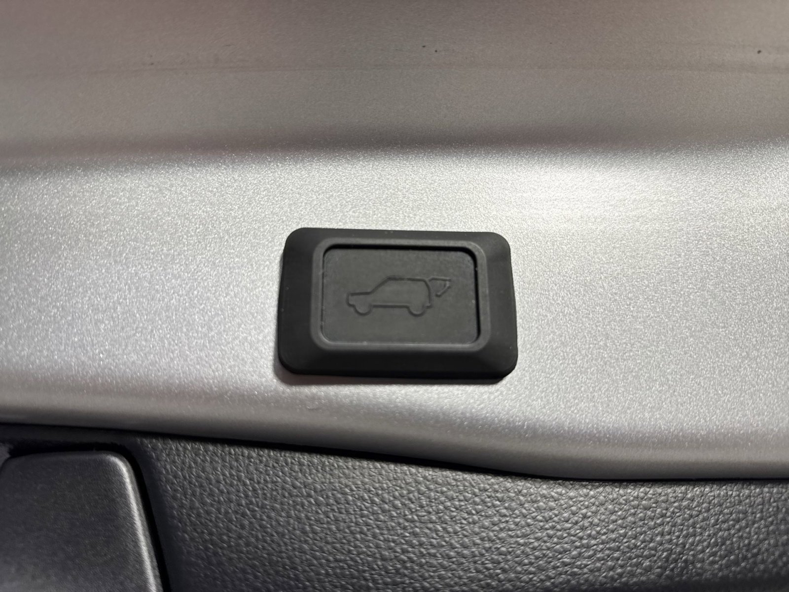 Used 2024 Toyota RAV4 SE image 31