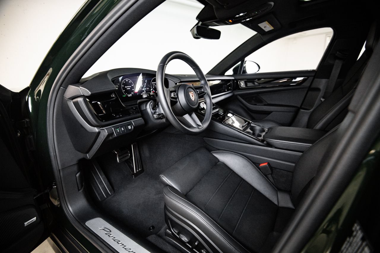 Certified 2025 Porsche Panamera image 4