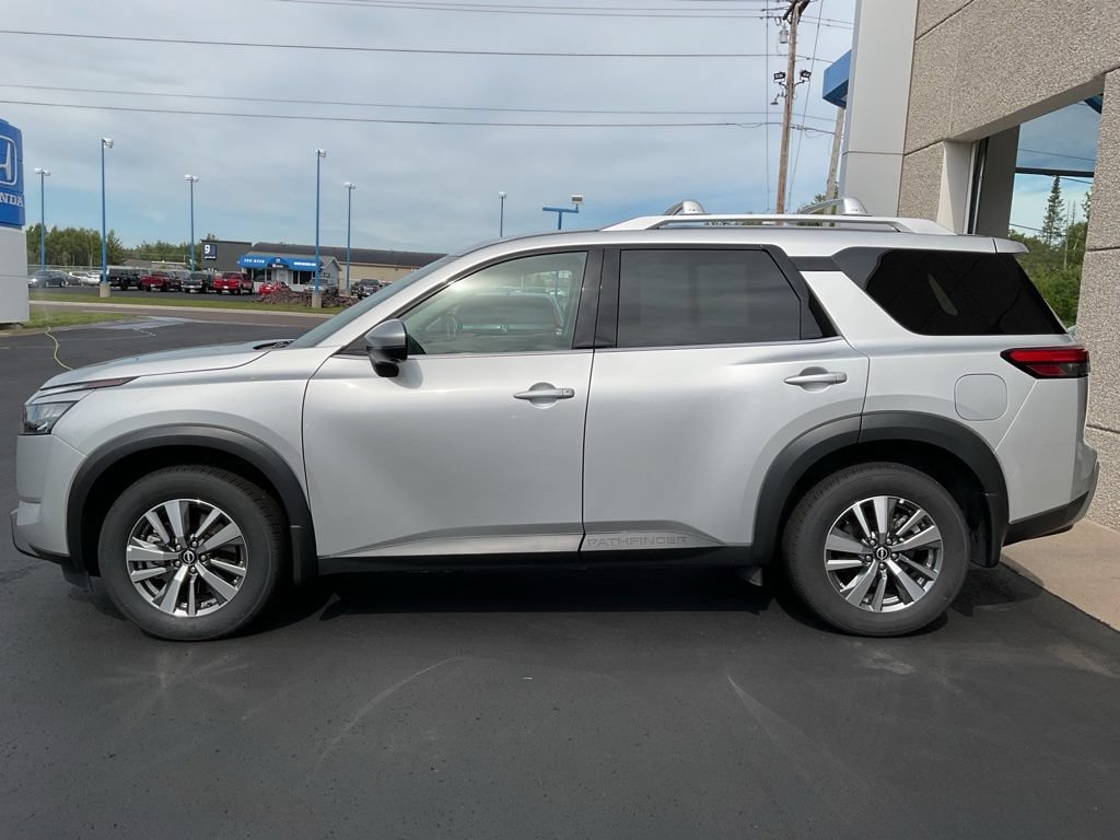 Used 2025 Nissan Pathfinder SL AWD/4WD image 8