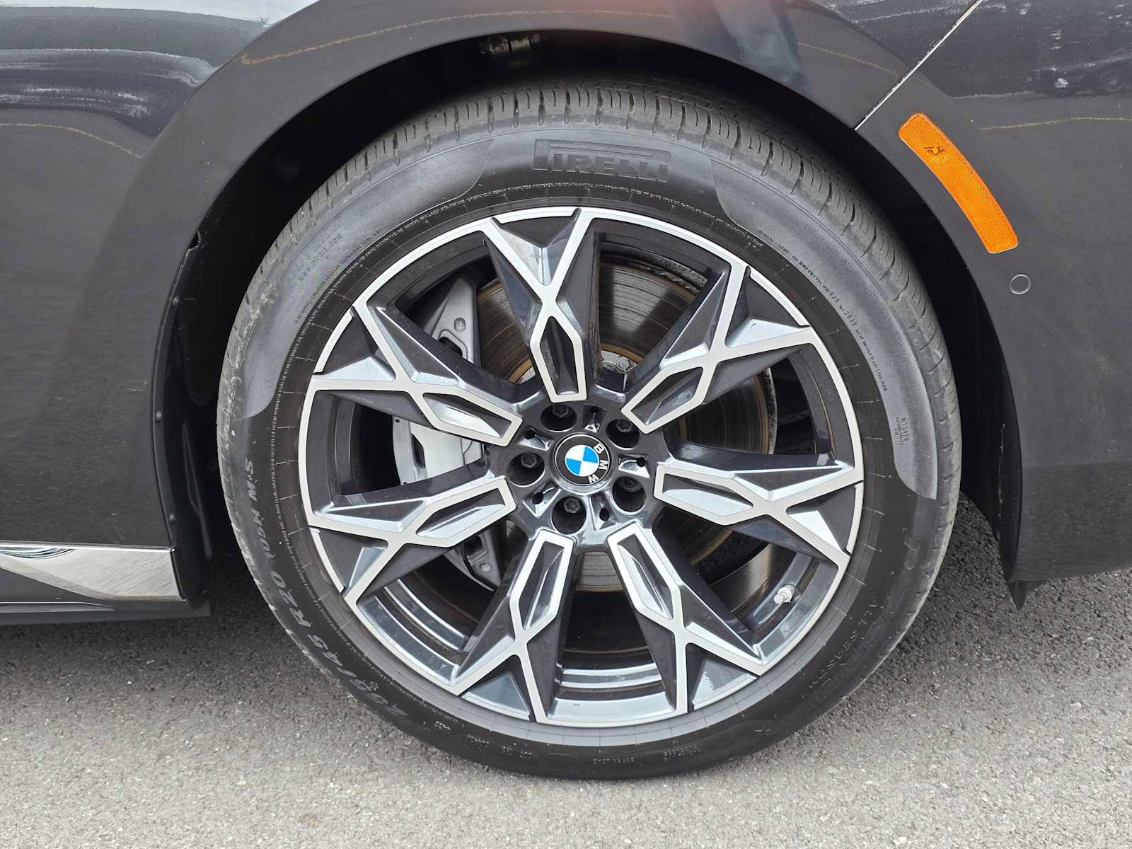 Used 2023 BMW i7 xDrive60 AWD/4WD image 9