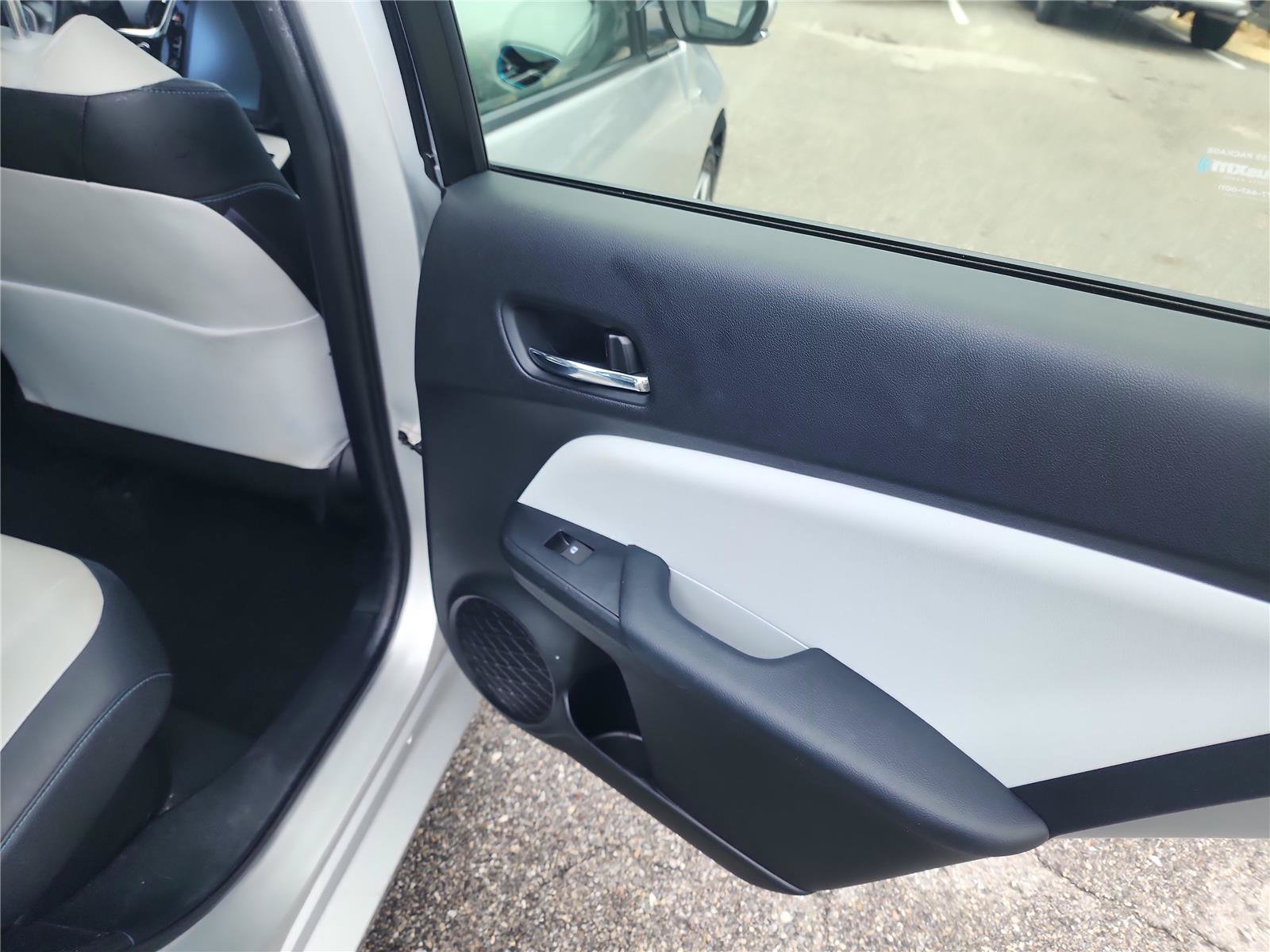 Used 2017 Toyota Prius Prime Advanced FWD image 25