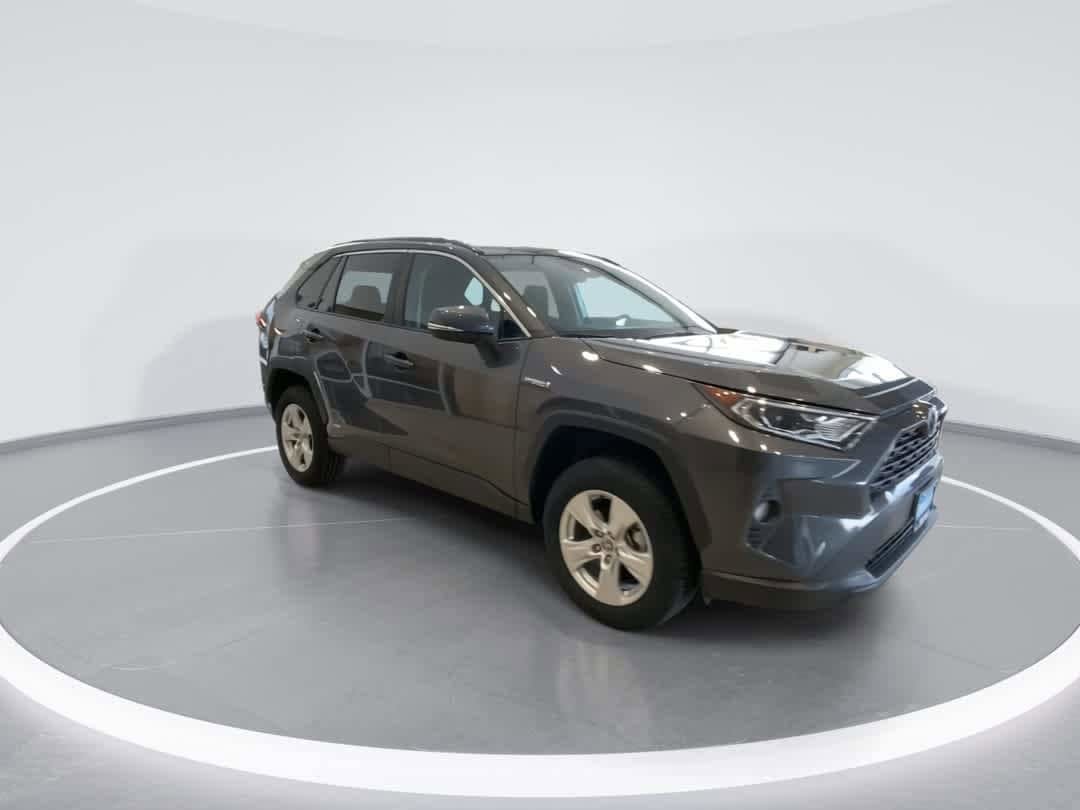 Used 2021 Toyota RAV4 XLE w/ Convenience Package AWD/4WD image 2