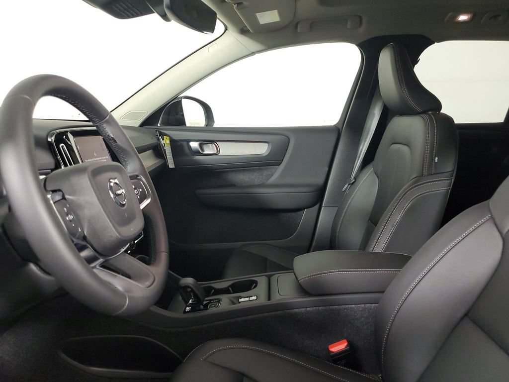 New 2026 Volvo XC40 B4 Core w/ Protection Package Premier FWD image 22