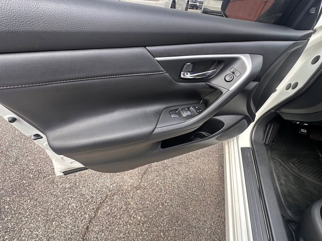 Used 2017 Nissan Altima 2.5 SL w/ 2.5 Technology Package FWD image 13
